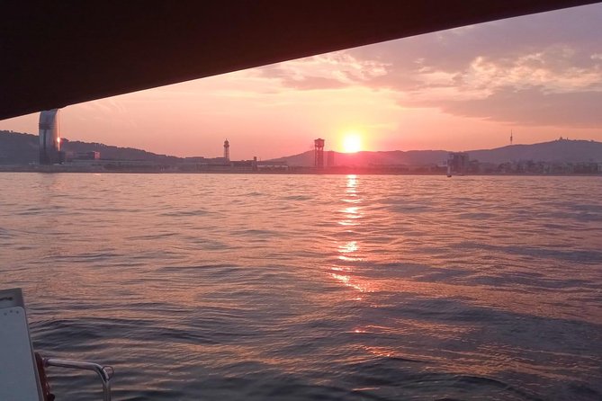 2-Hour Sailing Tour in Barcelona with Open Bar & Snacks - How much guiding should you expect?