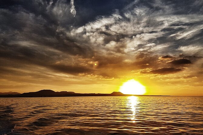 2hrs Dolphins Sunset Sailing Cruise With Drink - The crew and the atmosphere on board