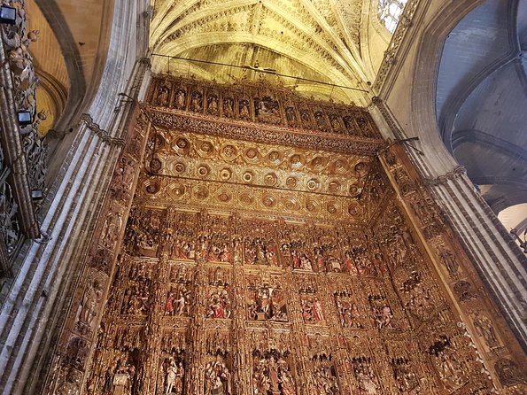 Alcazar and Cathedral of Seville Tour with Skip the Line Tickets - The guide makes or breaks the experience