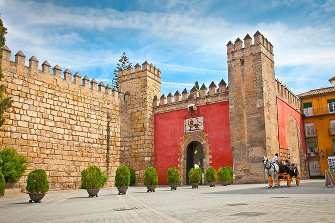 Alcazar, Cathedral and Giralda Guided Tour with Priority Tickets - Why these three Seville sights work well together