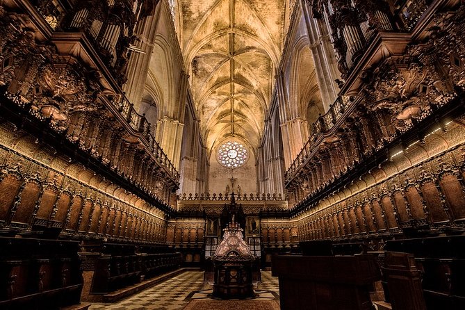 Alcazar, Cathedral and Giralda Guided Tour with Priority Tickets - Climbing the Giralda for a 104-meter view
