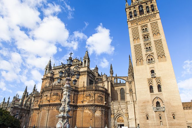 Alcazar, Cathedral and Giralda Guided Tour with Priority Tickets - Starting at Plaza del Triunfo