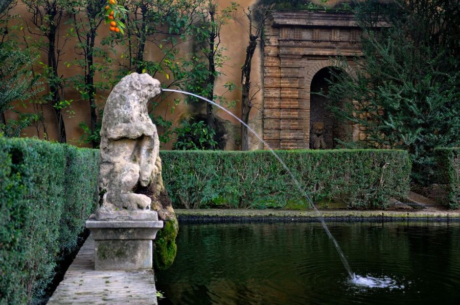 Alcázar of Seville Skip-the-Line Tickets and Guided Tour - Passing through the Alcázar entrance