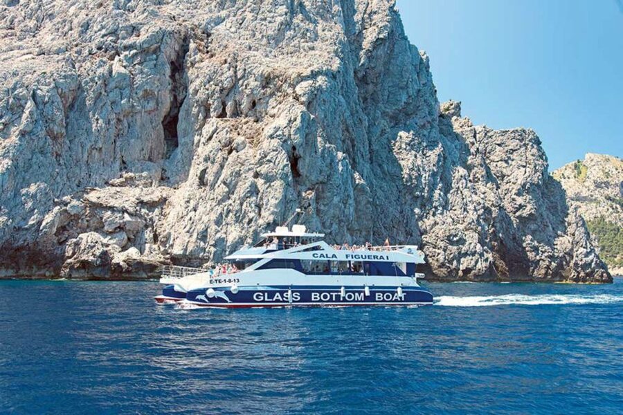 Alcudia: Boat Trip to Coll Baix - Food, drinks, and comfort on board