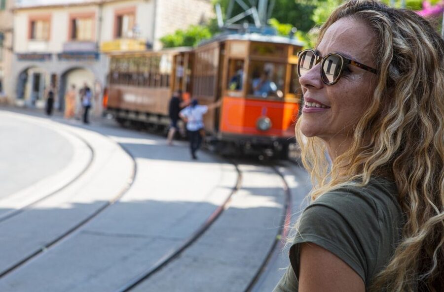 Alcudia/Marratxi: Valldemossa & Soller Tour by Tram & Bus - Port de Sóller: sea air and a short pause