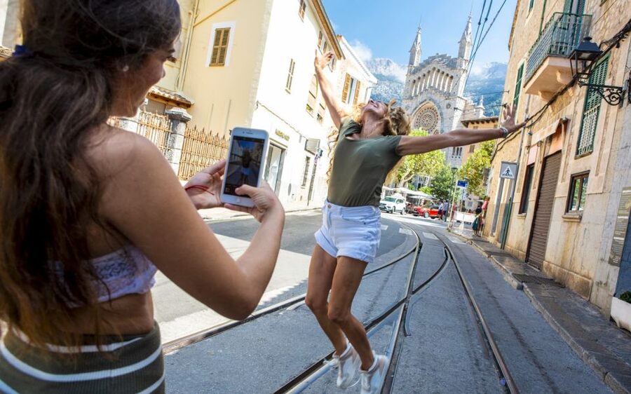 Alcudia/Marratxi: Valldemossa & Soller Tour by Tram & Bus - What the timing feels like