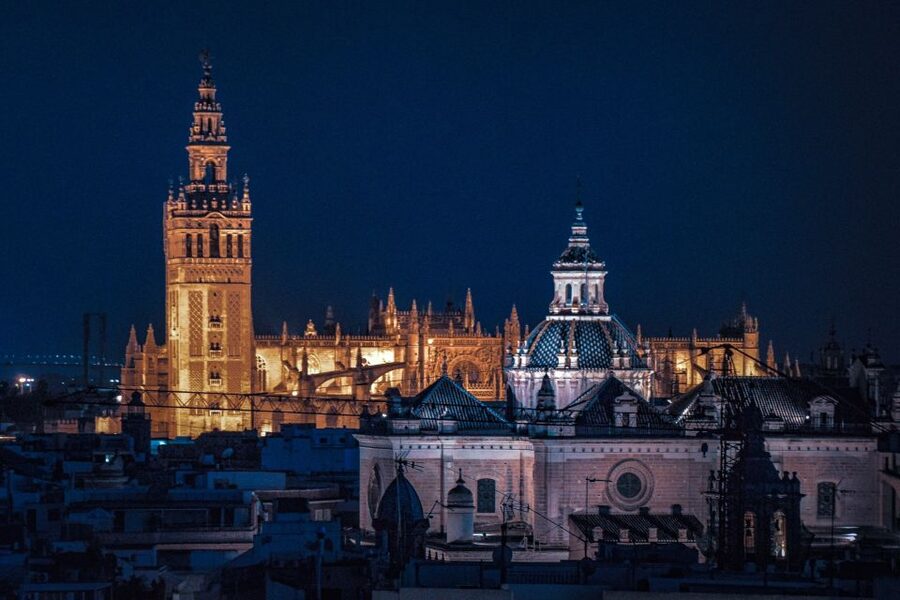 Algarve: Seville Full-Day Shopping and Sightseeing Tour - Key points to know before booking