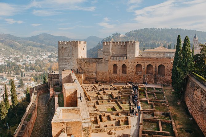 Alhambra and Generalife Skip-the-Line Ticket with Guide - Meeting at Paseo de la Sabica 32
