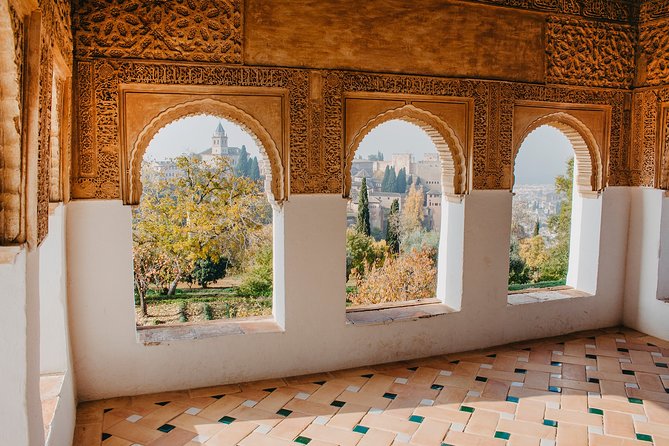 Alhambra and Generalife Skip-the-Line Ticket with Guide - Palace of Carlos V: A striking Christian interruption