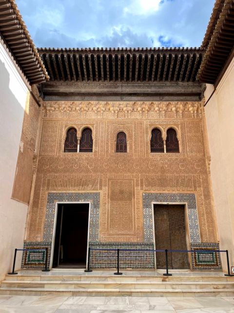 Alhambra and Nasrid Palaces Guided Tour with Tickets - Key points to know before you book