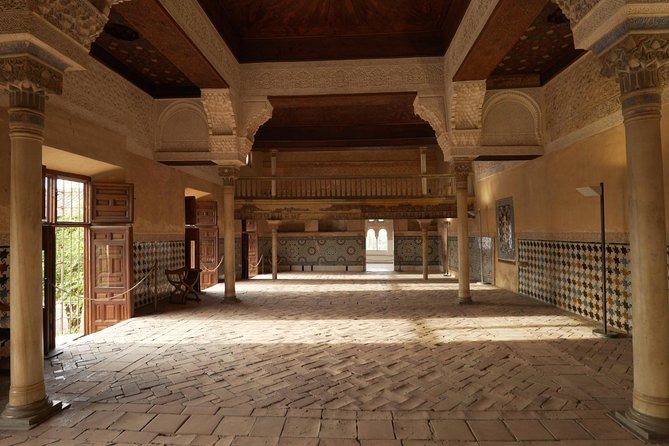 Alhambra and Nasrid Palaces Ticket with Audioguide - Generalife Gardens: the calmest opening act