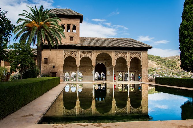 Alhambra and Nasrid Palaces Ticket with Audioguide - Nasrid Palaces: the timed heart of the visit