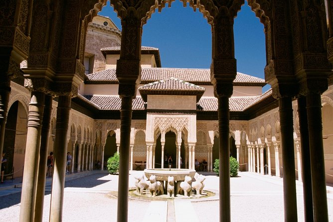 Alhambra &Charles Palace Guided Tour with Optional Nasrid Palaces - Meeting at the Alhambra entrance