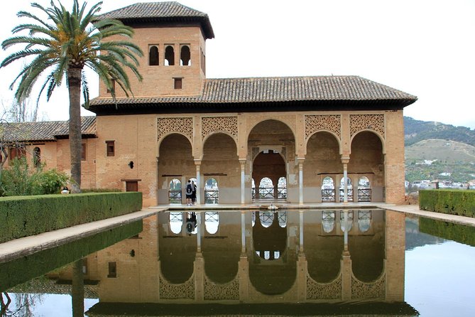 Alhambra Complete: Ticket Skip-the-Line Nasrid Palace and Generalife with Guide - The Alcazaba: oldest section and best fortress views