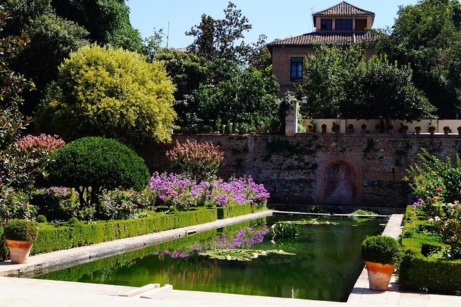 Alhambra Complete: Ticket Skip-the-Line Nasrid Palace and Generalife with Guide - The Nasrid Palaces: the essential timed visit