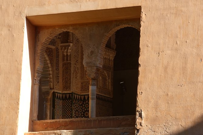 Alhambra & Generalife Skip the Line Premium Tour including Nasrid Palaces - Why a guided Alhambra visit makes sense