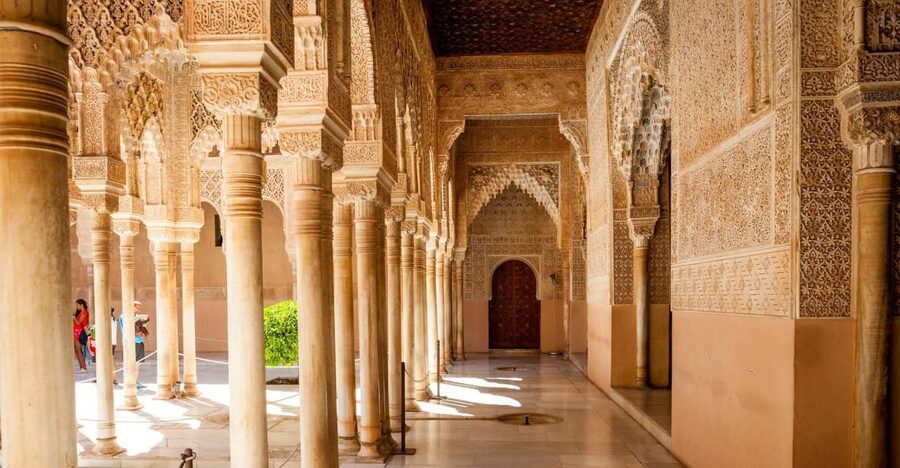 Alhambra & Generalife Tour including Transport & Admission - The Nasrid Palaces: one hour with the finest detail