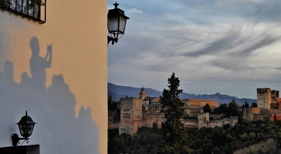 Alhambra & Generalife Tour including Transport & Admission - Group size, timing, and the no-return issue