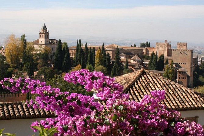 Alhambra Guided Tour & Albaicin Tour from Seville - The Palace of Charles V adds a sharp contrast
