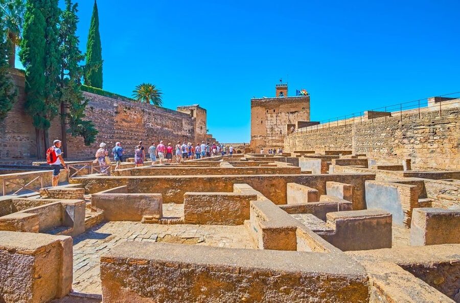 Alhambra Guided Tour with Fast-Track Entry - Fast-Track Entry And The Meeting Point