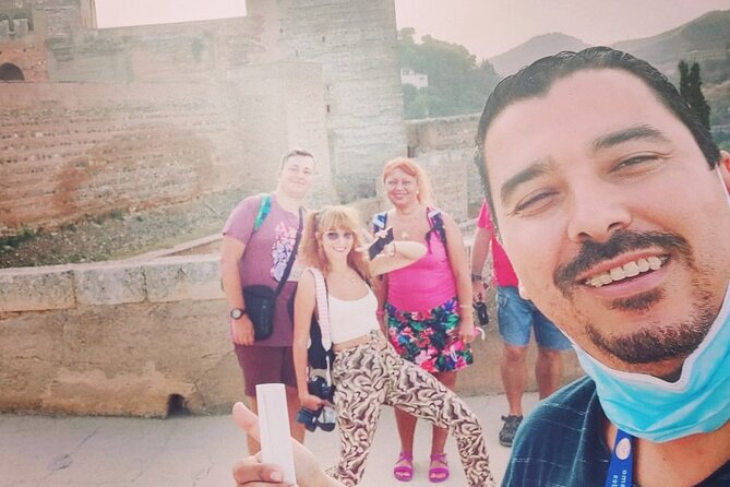 Alhambra, Nasrid Palaces, Generalife & Alcazaba Private Tour - Why the Alhambra works best with a guide