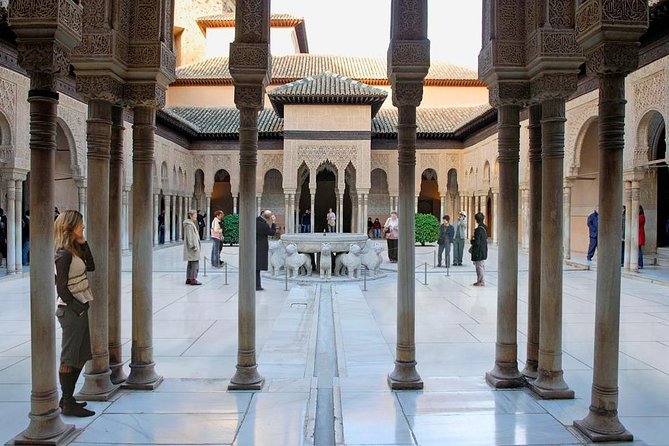 Alhambra Private/Small Group Tour & Nasrid Palaces Skip the Line - Why the Alhambra deserves a guided visit