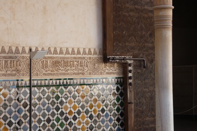 Alhambra Skip-the-line Private Tour including Nasrid Palaces - Meeting point and practical planning