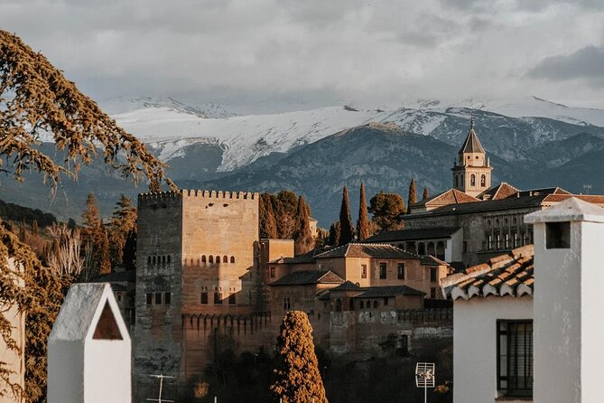 Alhambra: Small Group Tour with Local Guide & Admission - Key points to know before you book