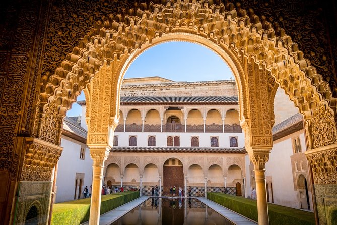 Alhambra: Small Group Tour with Local Guide & Admission - Group size, pace, and the human factor