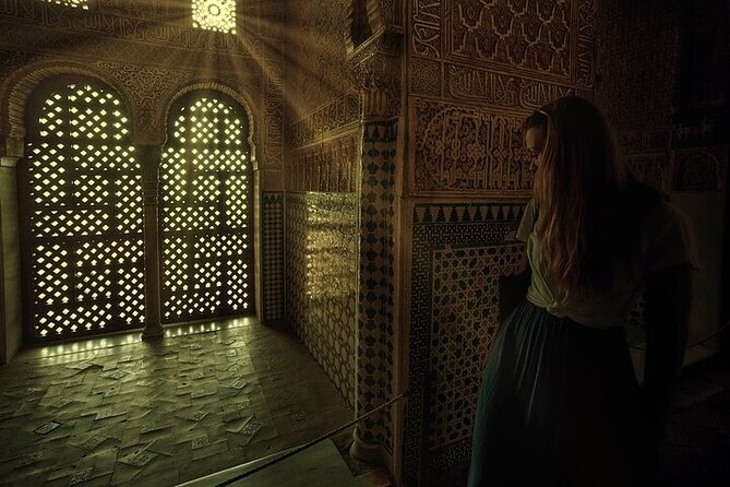 Alhambra Ticket Last Minute Deals - The Palace of Carlos V and its circular courtyard