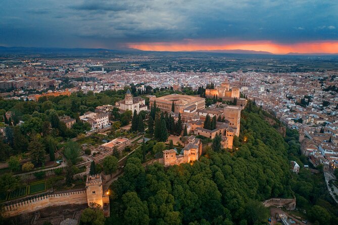 Alhambra with Nazaries Palaces Private Tour - Nasrid Palaces, the essential final stop