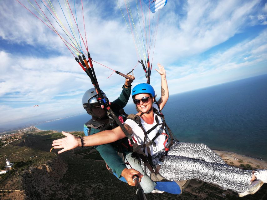 Alicante and Santa Pola: Tandem Paragliding Flight - The safety briefing and short practice session