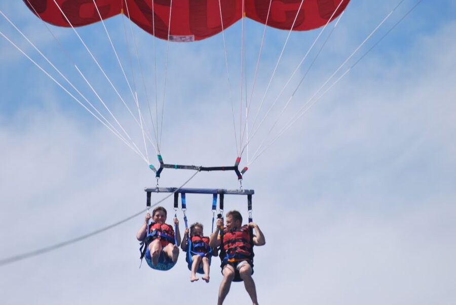 Alicante: Boat Trip and Parasailing Experience with Drink - The coastal boat ride sets the mood