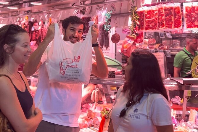 Alicante Paella Cooking Class, Tapas, Drinks and Marketplace - Tapas, wine, and the social side