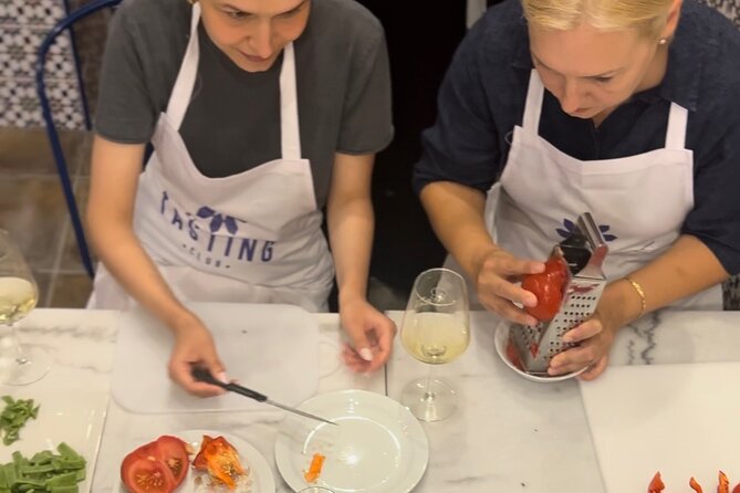 Alicante Paella Cooking Class, Tapas, Drinks and Marketplace - The guides make the difference