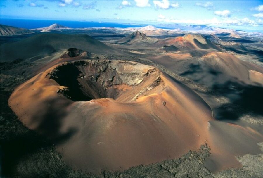 Arrecife/Playa Blanca: Timanfaya National Park Area Day Tour - Why Timanfaya works best by coach