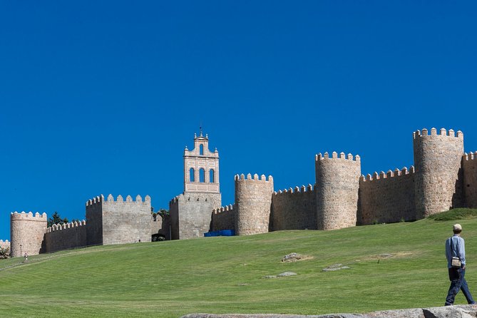 Avila with Walls and Segovia with Alcazar from Madrid - Why combine Segovia and Avila in one day?