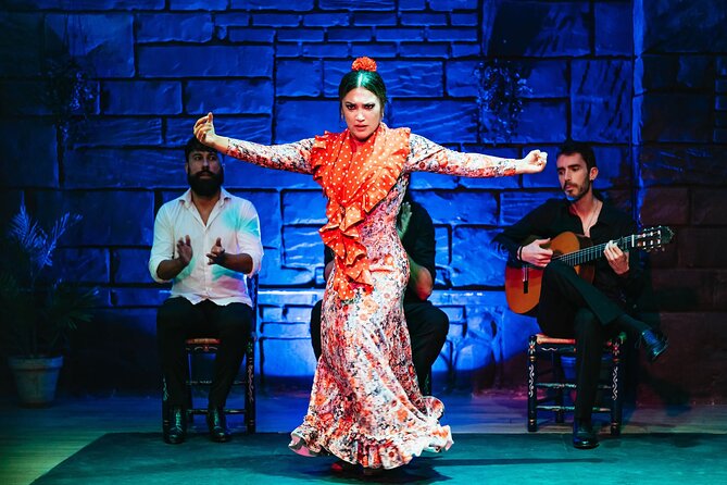 Baraka Triana. Flamenco show with drink - The dancers bring the force