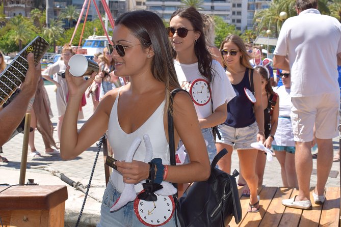 Barca Samba: The best boat experience in Mallorca - Drinks, dancing, and the social mood