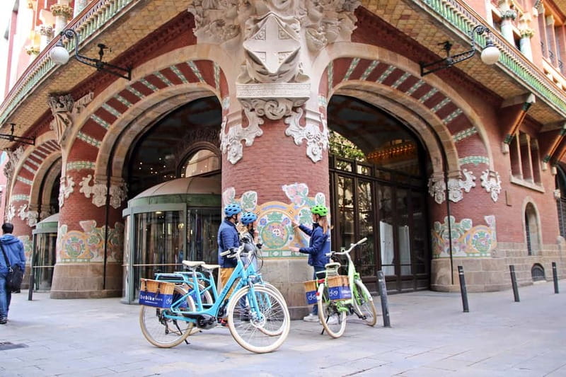 Barcelona: 1.5-Hour Sightseeing Tour by Bike/Electric Bike - Key points at a glance