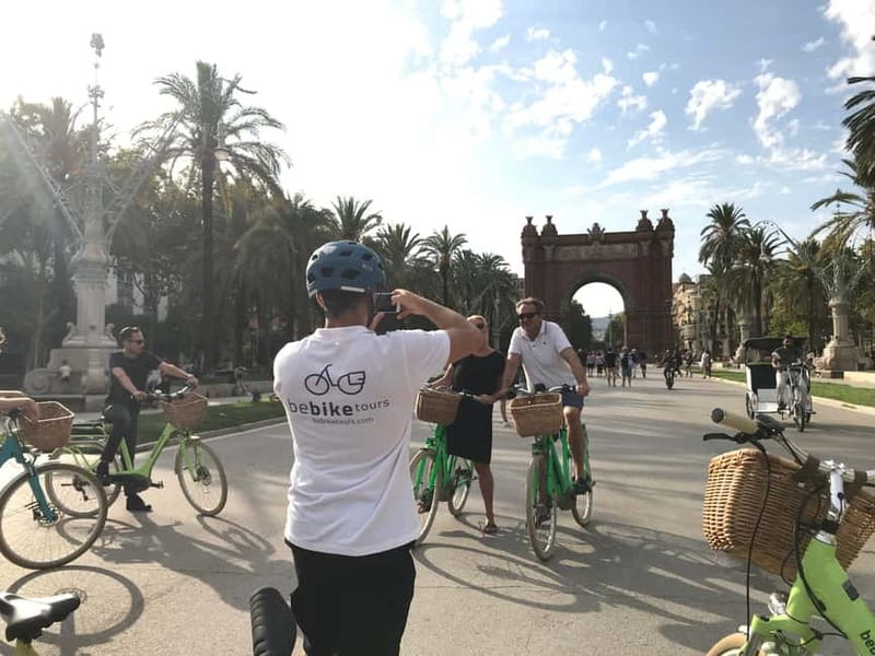 Barcelona: 1.5-Hour Sightseeing Tour by Bike/Electric Bike - El Born and Santa María del Mar