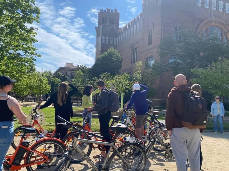 Barcelona: 1.5-Hour Sightseeing Tour by Bike/Electric Bike - Barcelona Cathedral and the Gothic streets