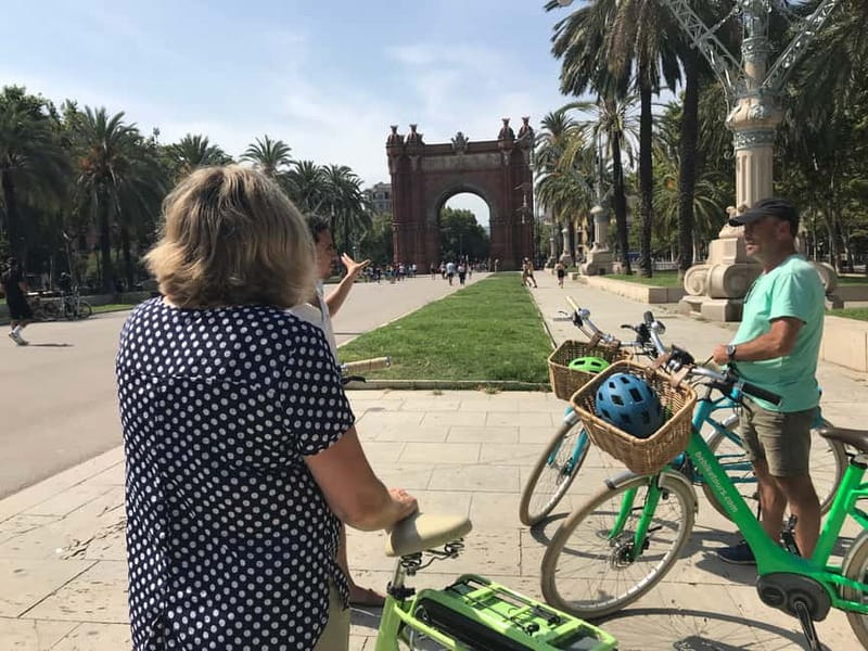 Barcelona: 1.5-Hour Sightseeing Tour by Bike/Electric Bike - Plaça Reial and Gaudí’s street lamps