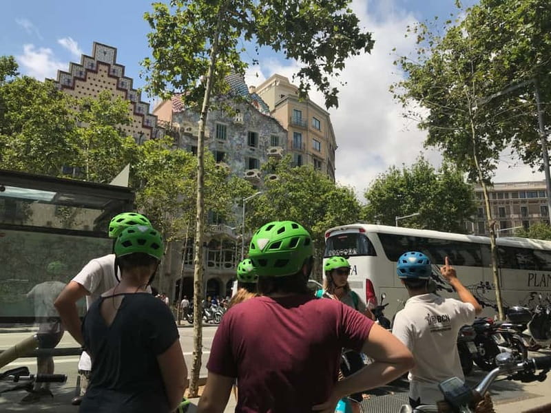 Barcelona: 1.5-Hour Sightseeing Tour by Bike/Electric Bike - La Boquería and Las Ramblas