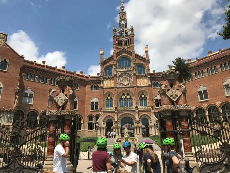 Barcelona: 1.5-Hour Sightseeing Tour by Bike/Electric Bike - Barceloneta Beach and the Port Vell waterfront