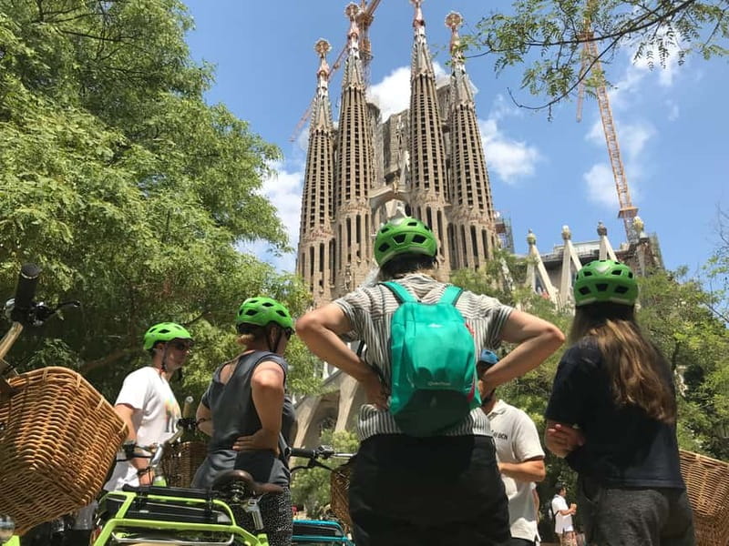 Barcelona: 1.5-Hour Sightseeing Tour by Bike/Electric Bike - What the guides add to the experience