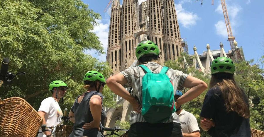 Barcelona: 2.5-Hour Bike or E-Bike Historical Tour - Key points to know before you book