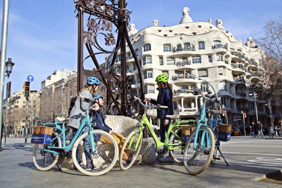 Barcelona: 2.5-Hour Bike or E-Bike Historical Tour - Casa Calvet and Gaudí’s early work