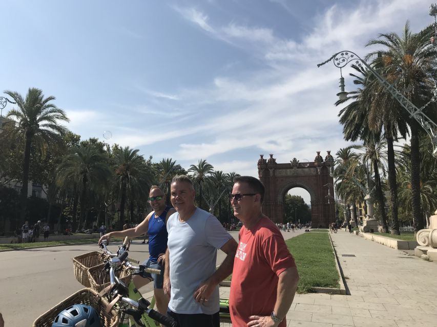 Barcelona: 2.5-Hour Bike or E-Bike Historical Tour - Vila de Gràcia, Casa Vicens, and the Marieta bell