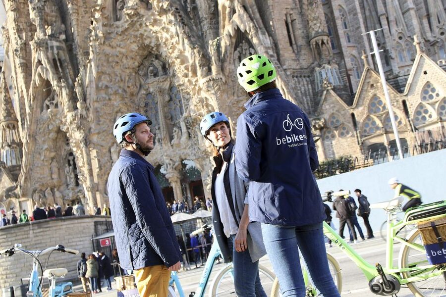 Barcelona: 2.5-Hour Bike or E-Bike Historical Tour - Along Passeig de Sant Joan to Sagrada Familia